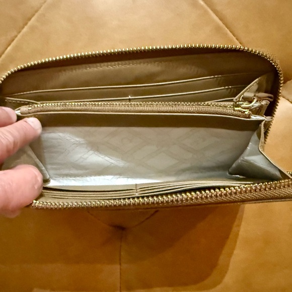 UGG Sheepskin Honey Zip Arndt Zip Wallet - Picture 5 of 14